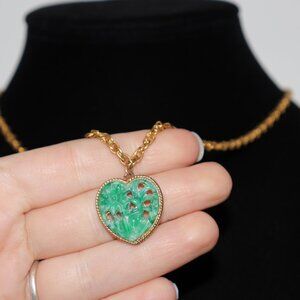 💚 Vintage Gold Necklace w/ Faux Jade Heart Pendant 18" chain · 1" pendant ·
